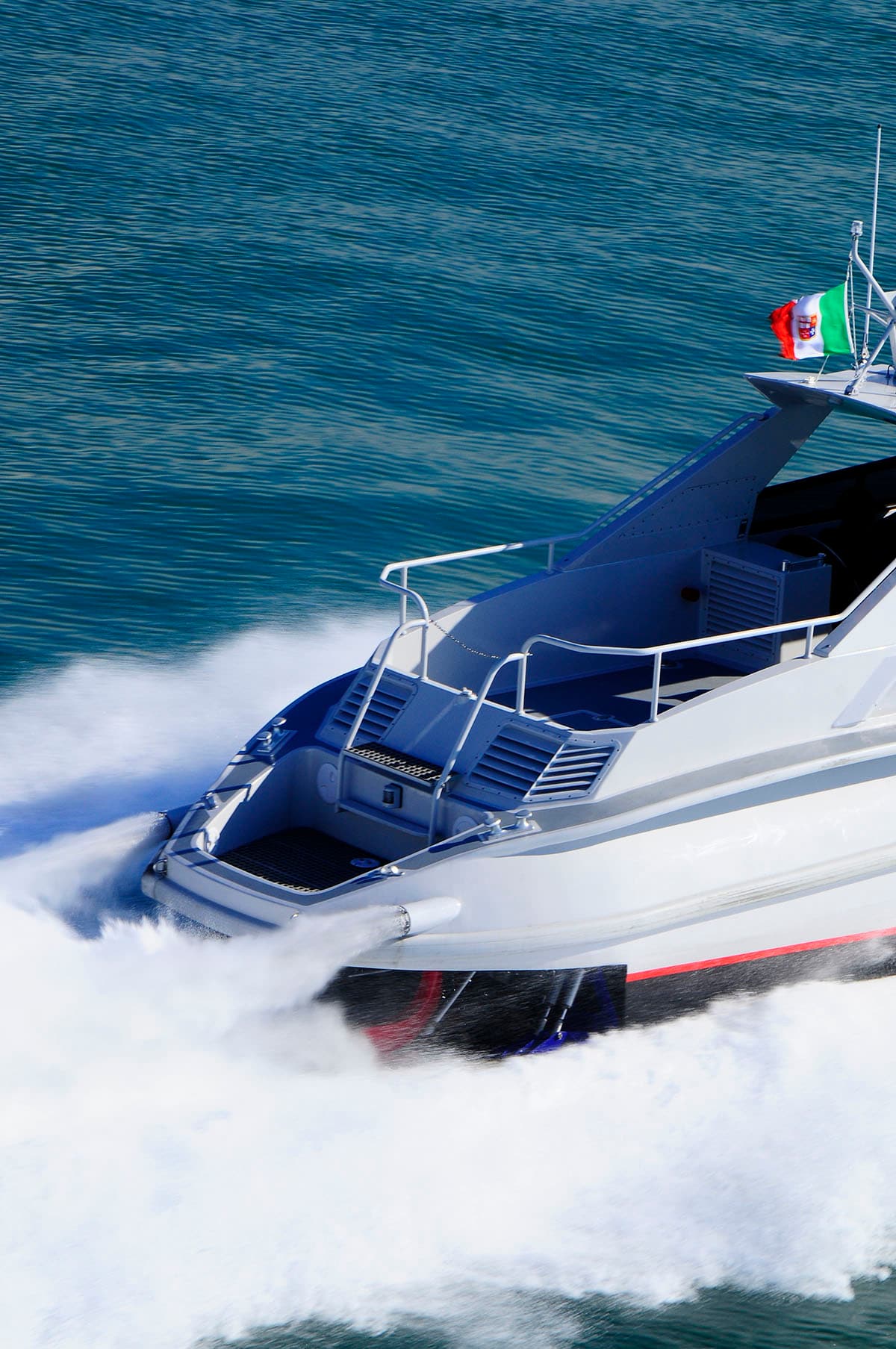 Interceptor 49 SSI, bow at speed