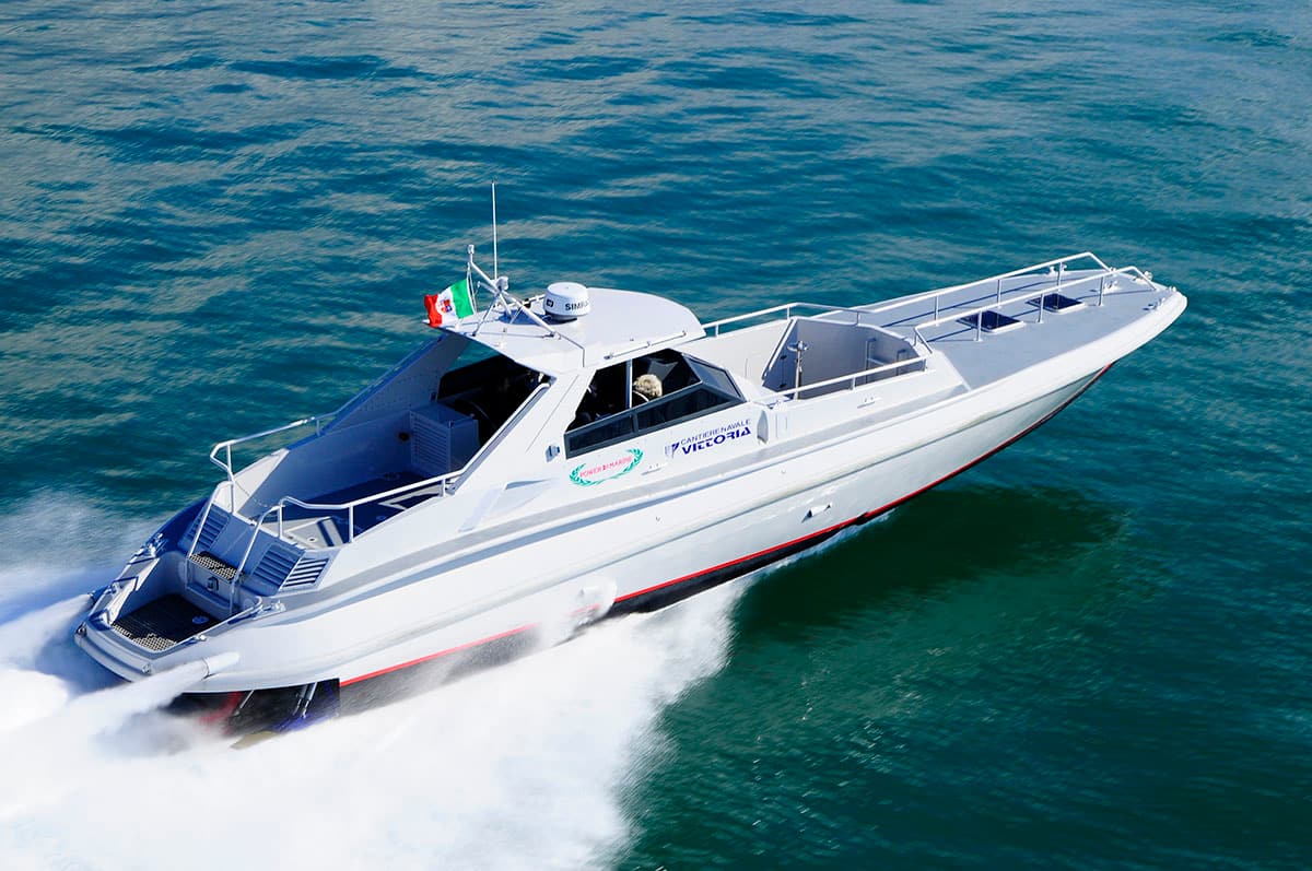 Interceptor 49 SSI under way, three-quarter view
