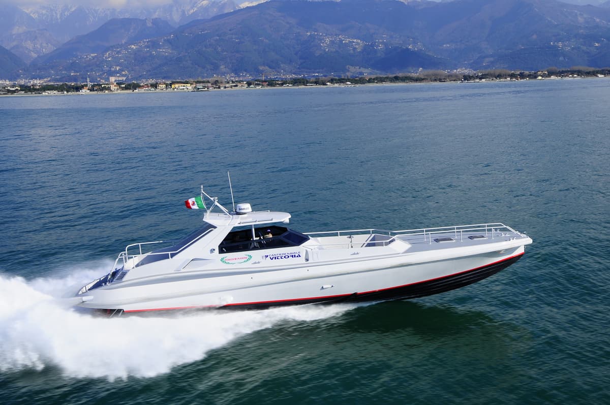 Interceptor 49 SSI near the coast with mountains behind