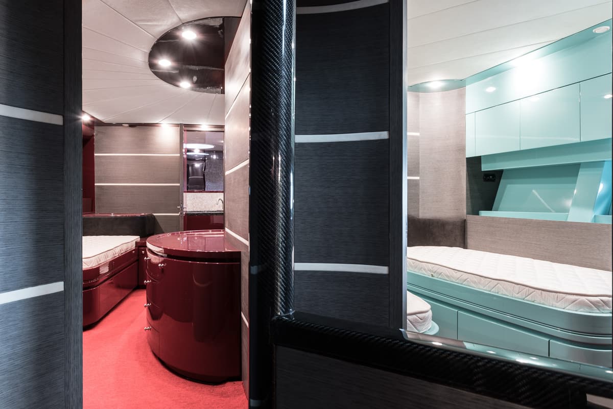 Passaggio tra cabina armatoriale e cabina ospiti
