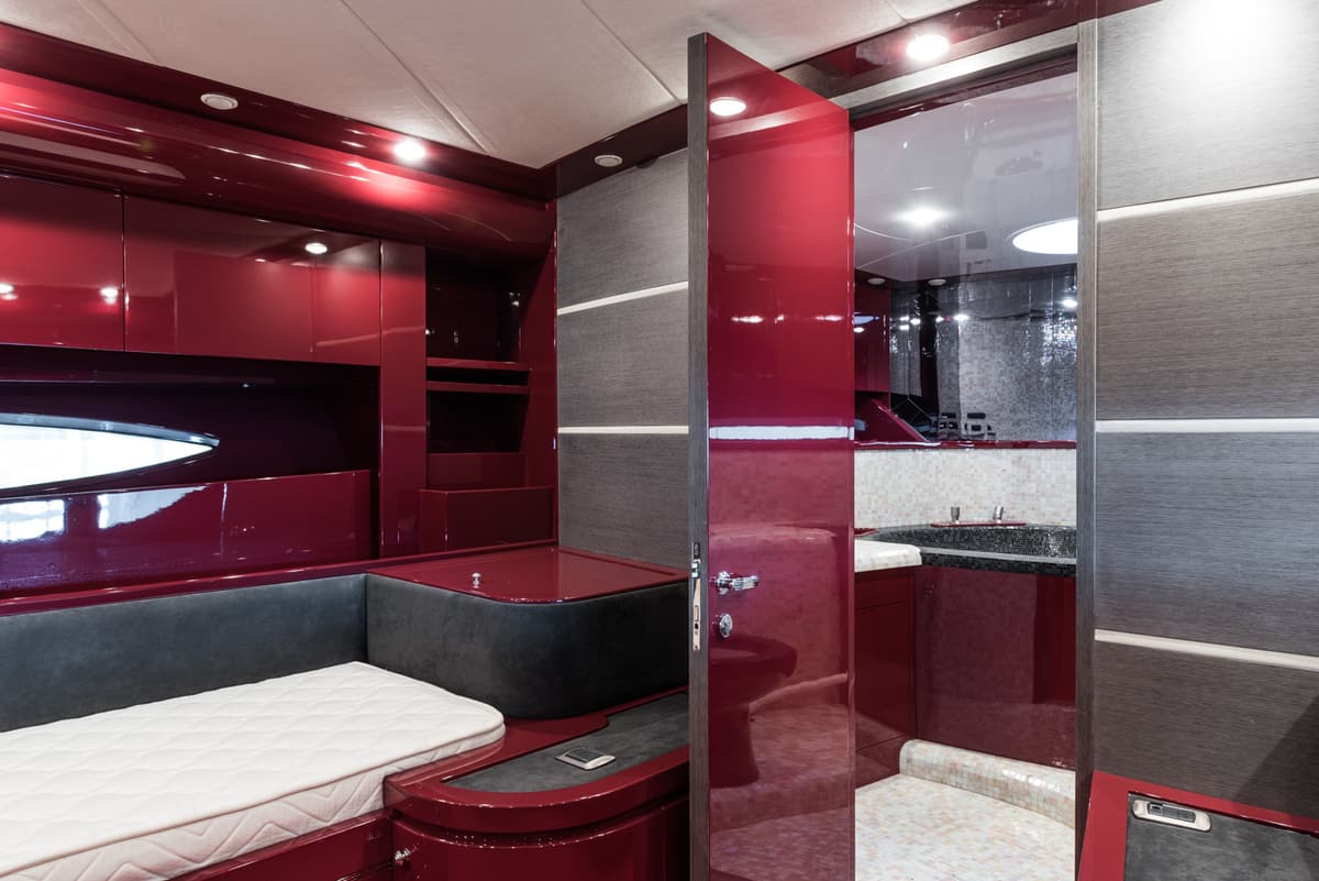 Cabina armatoriale, ingresso e bagno