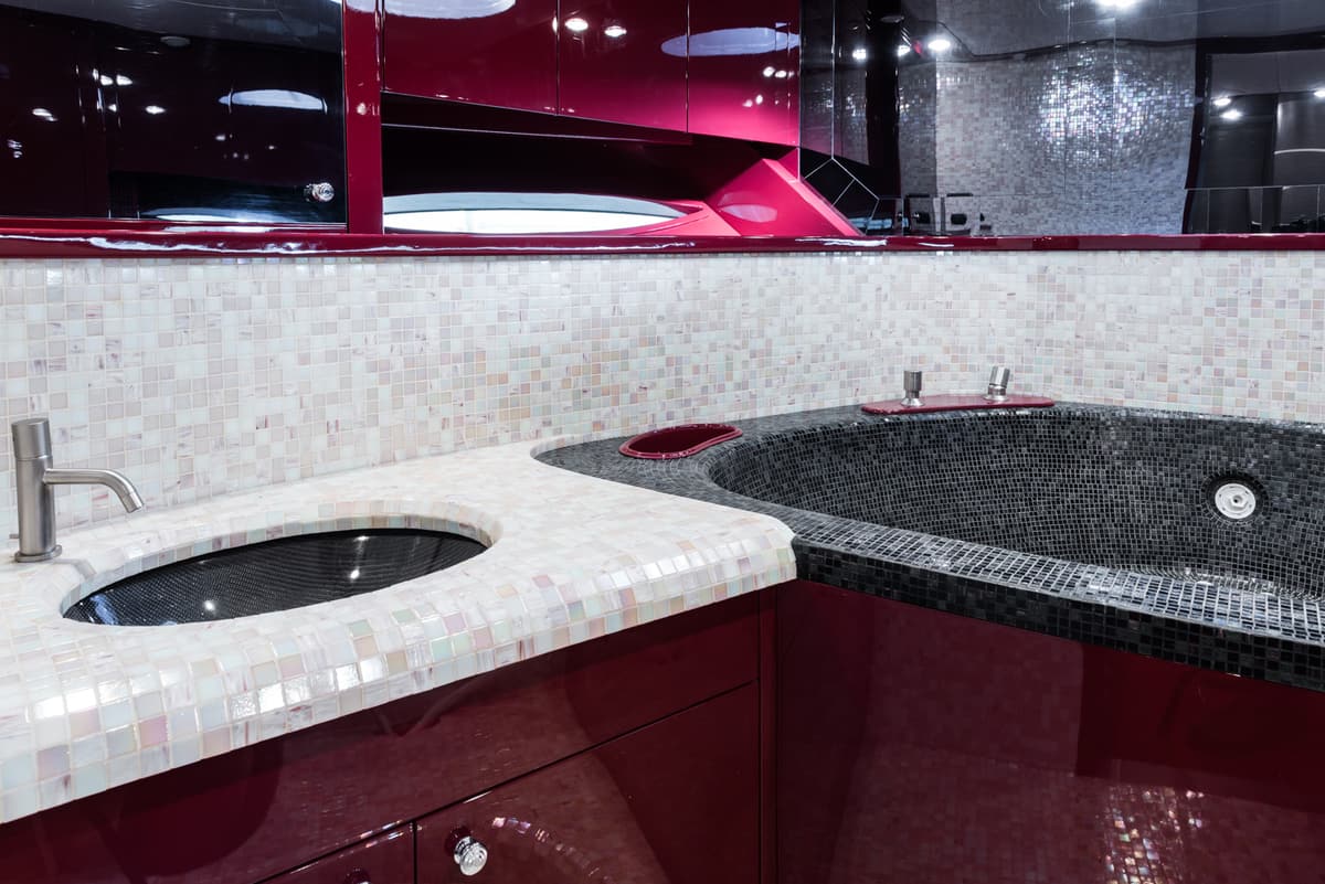 Bagno armatoriale, dettaglio del lavabo